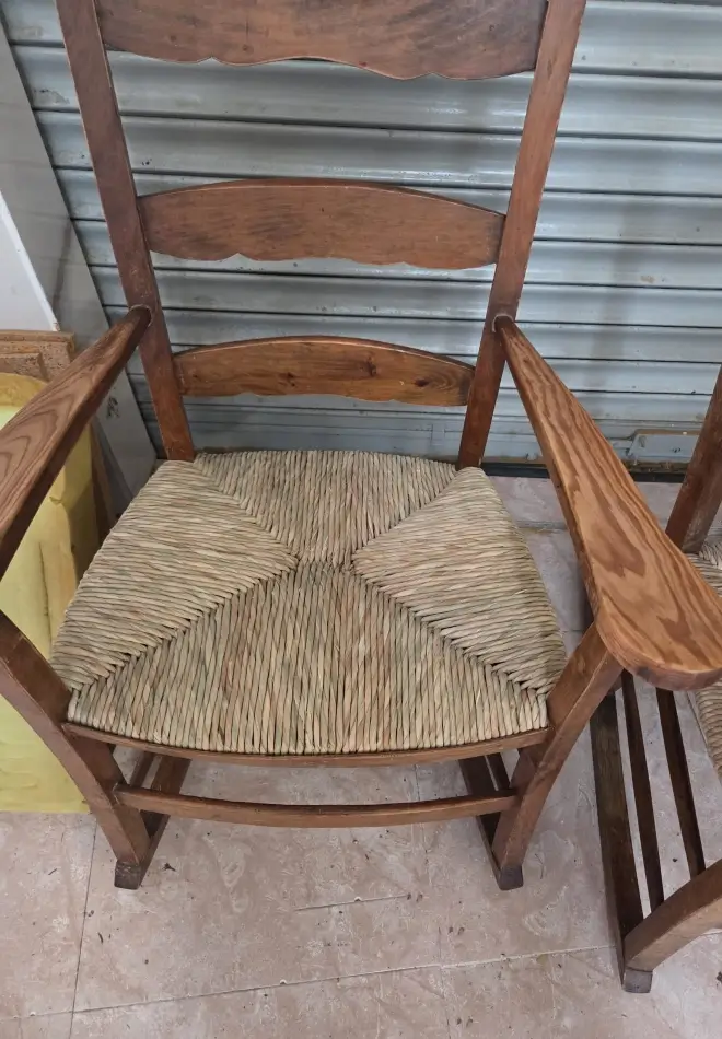 Silla de rejilla tapizada en castellon